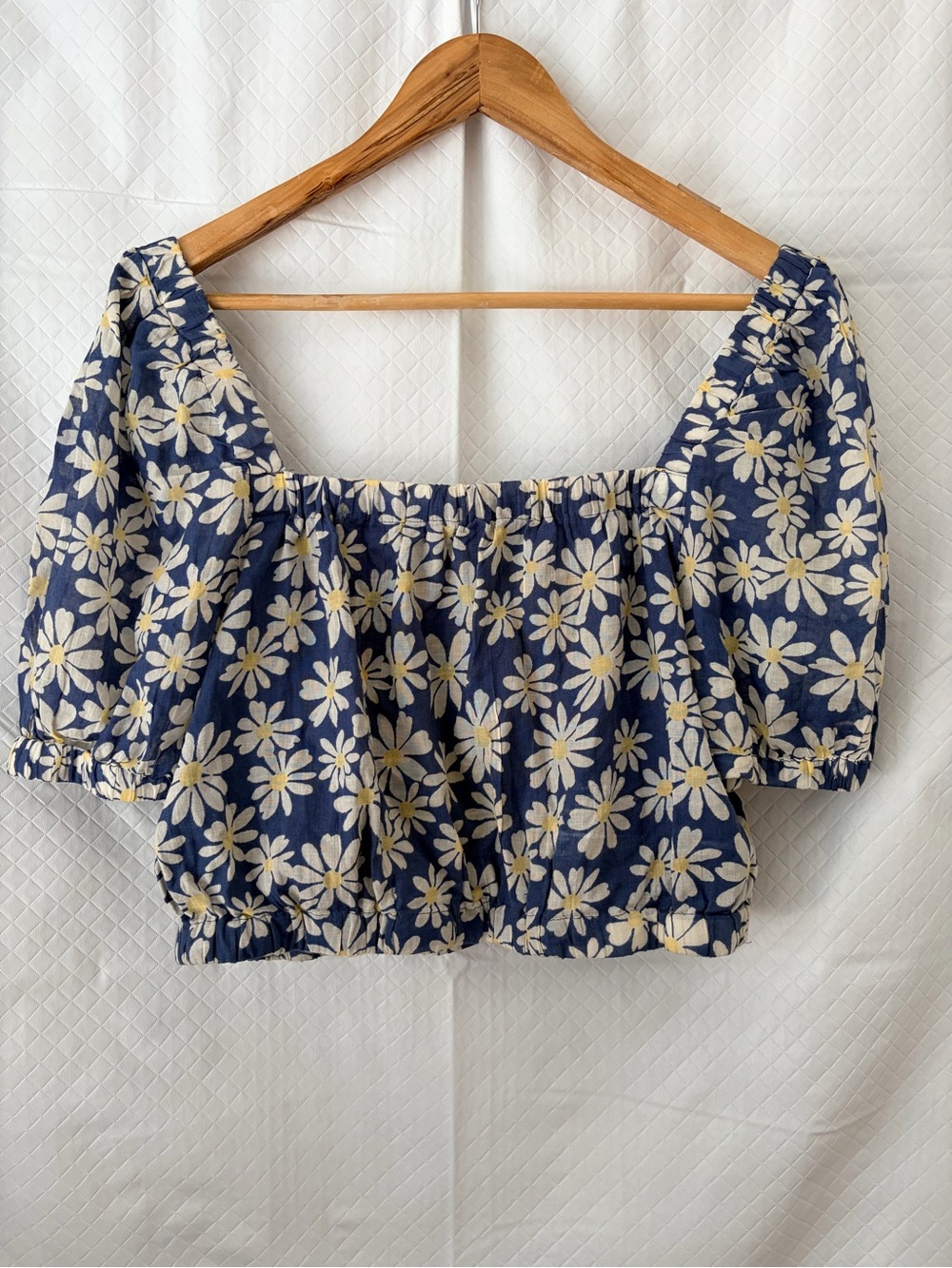 American Eagle Outfitters Navy Blue Daisy Puff Sleeve Crop Top